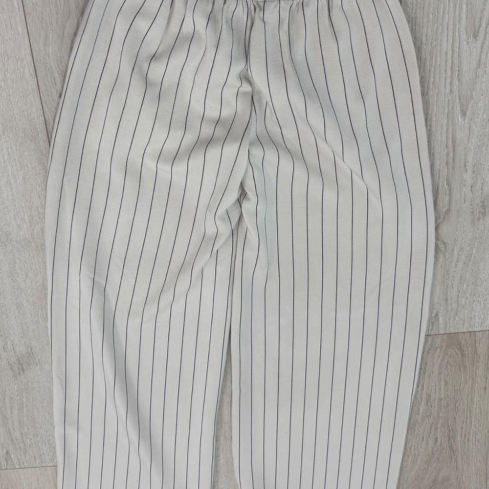 Arie Offline by Paris white with thin black vertical striped pants in XS - Picture 4 of 4